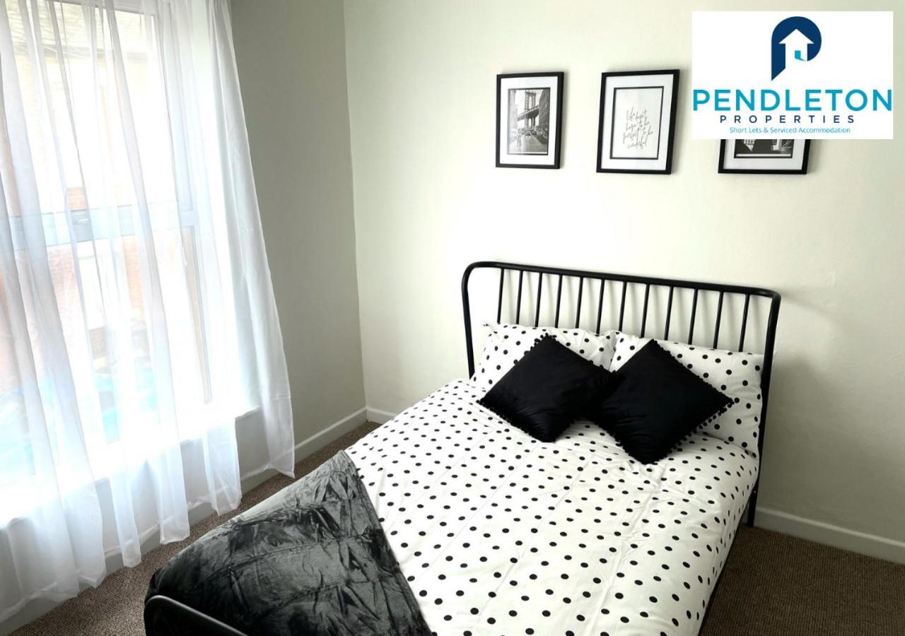 Modern 3 Bed House With Free Parking And Wi-Fi Villa เพรสตัน ภายนอก รูปภาพ